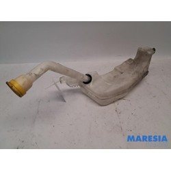 Renault - Captur - Front windscreen washer reservoir