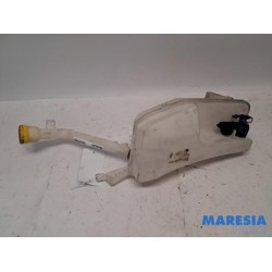 Renault - Captur - Front windscreen washer reservoir