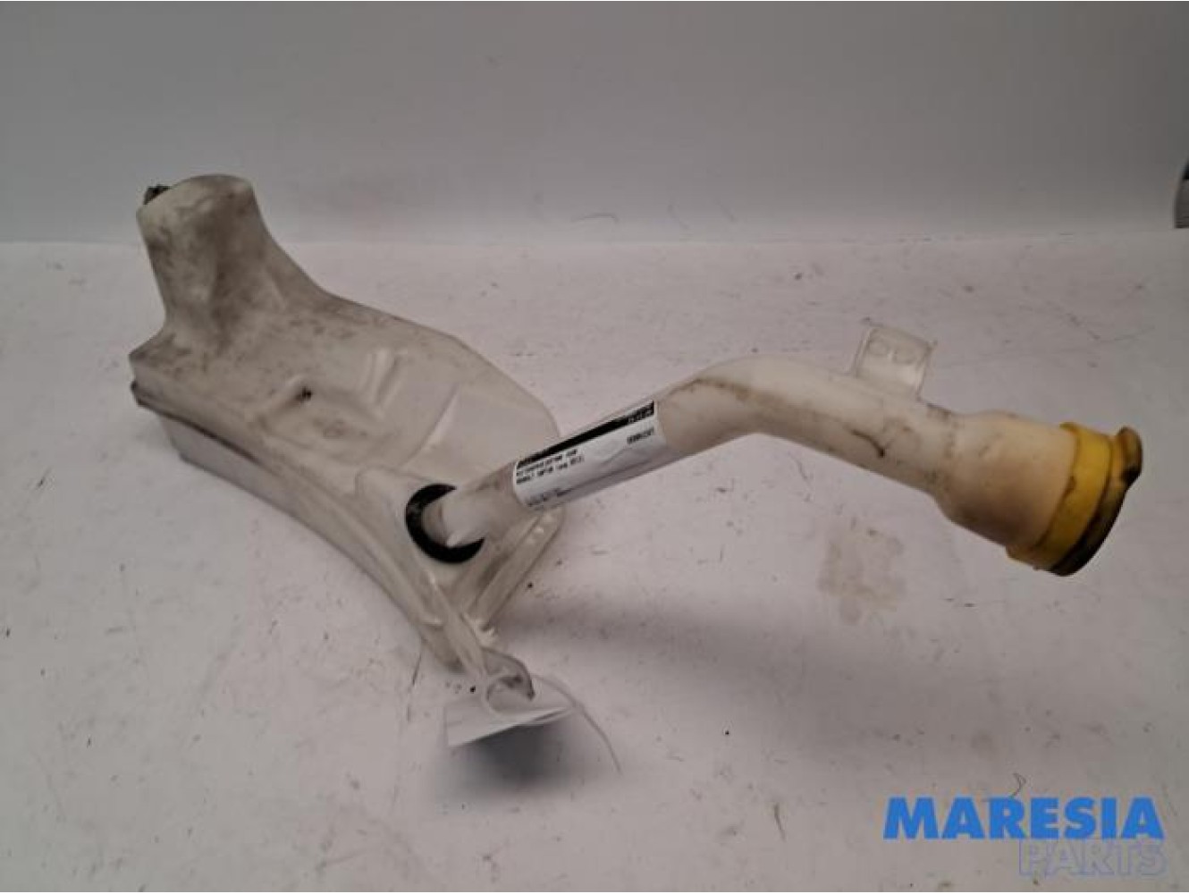 Renault - Captur - Front windscreen washer reservoir