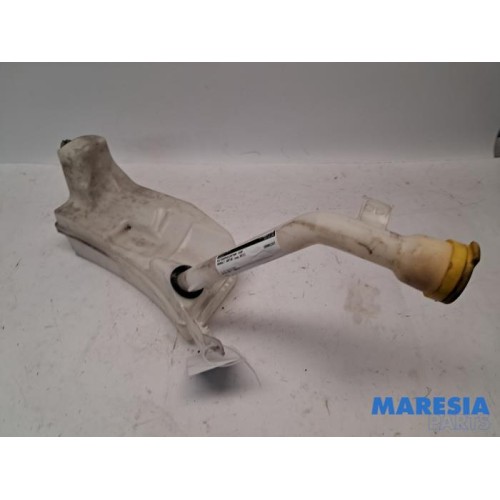 Renault - Captur - Front windscreen washer reservoir
