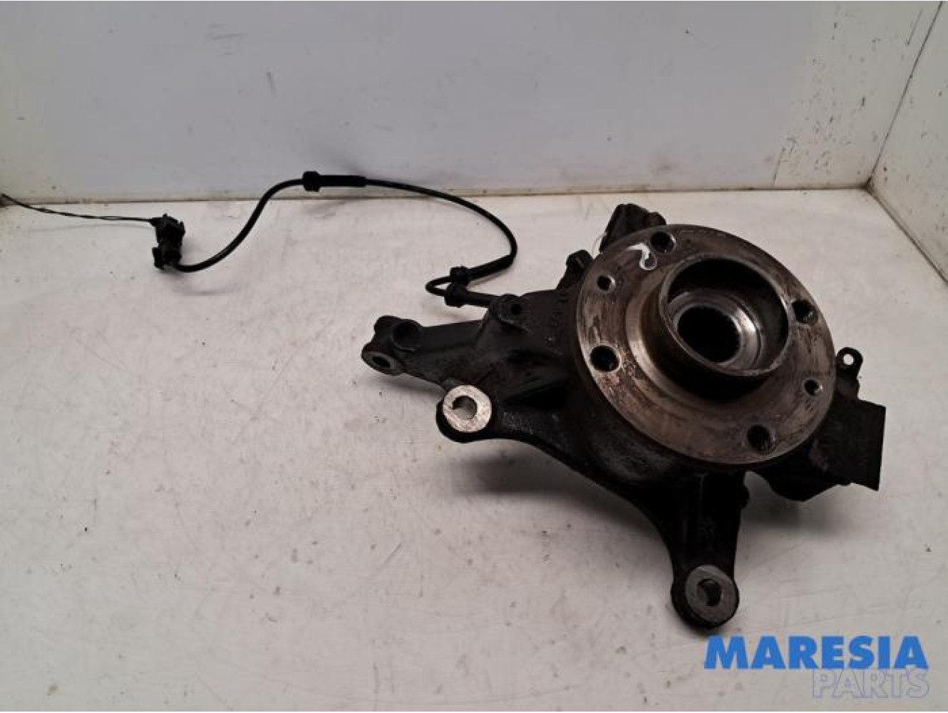 Renault - Captur - Knuckle, front right