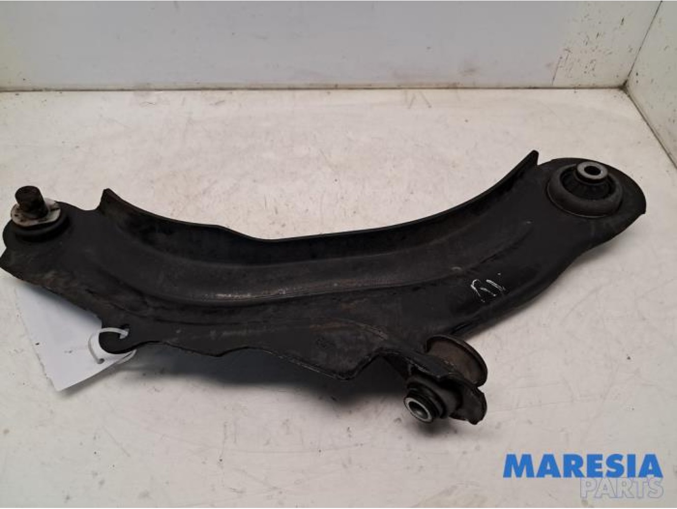 Renault - Captur - Front lower wishbone, right