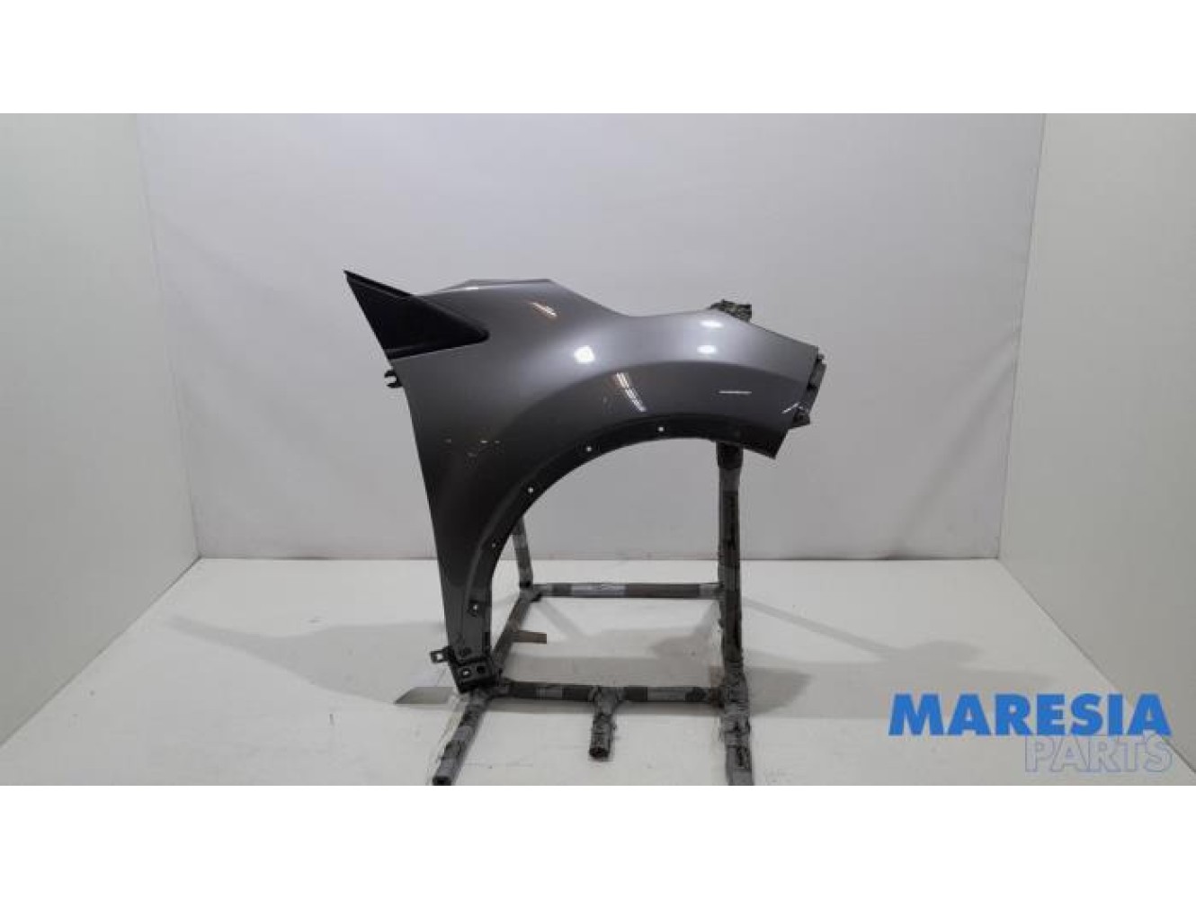 Renault - Captur - Front wing, right