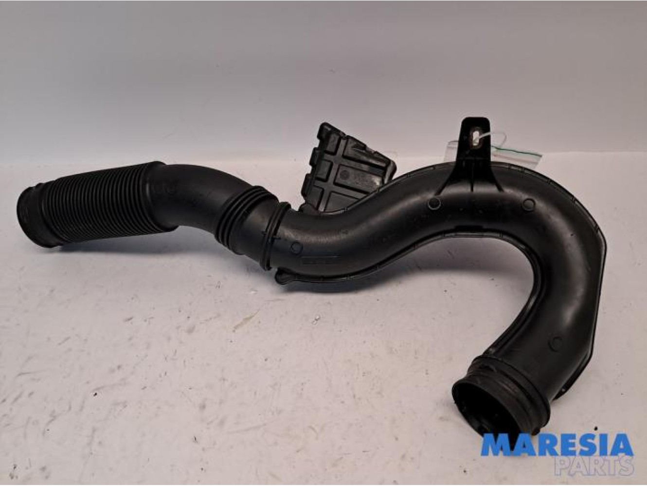 Opel - Vivaro - Air intake hose