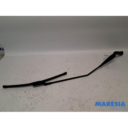 Opel - Vivaro - Front wiper arm