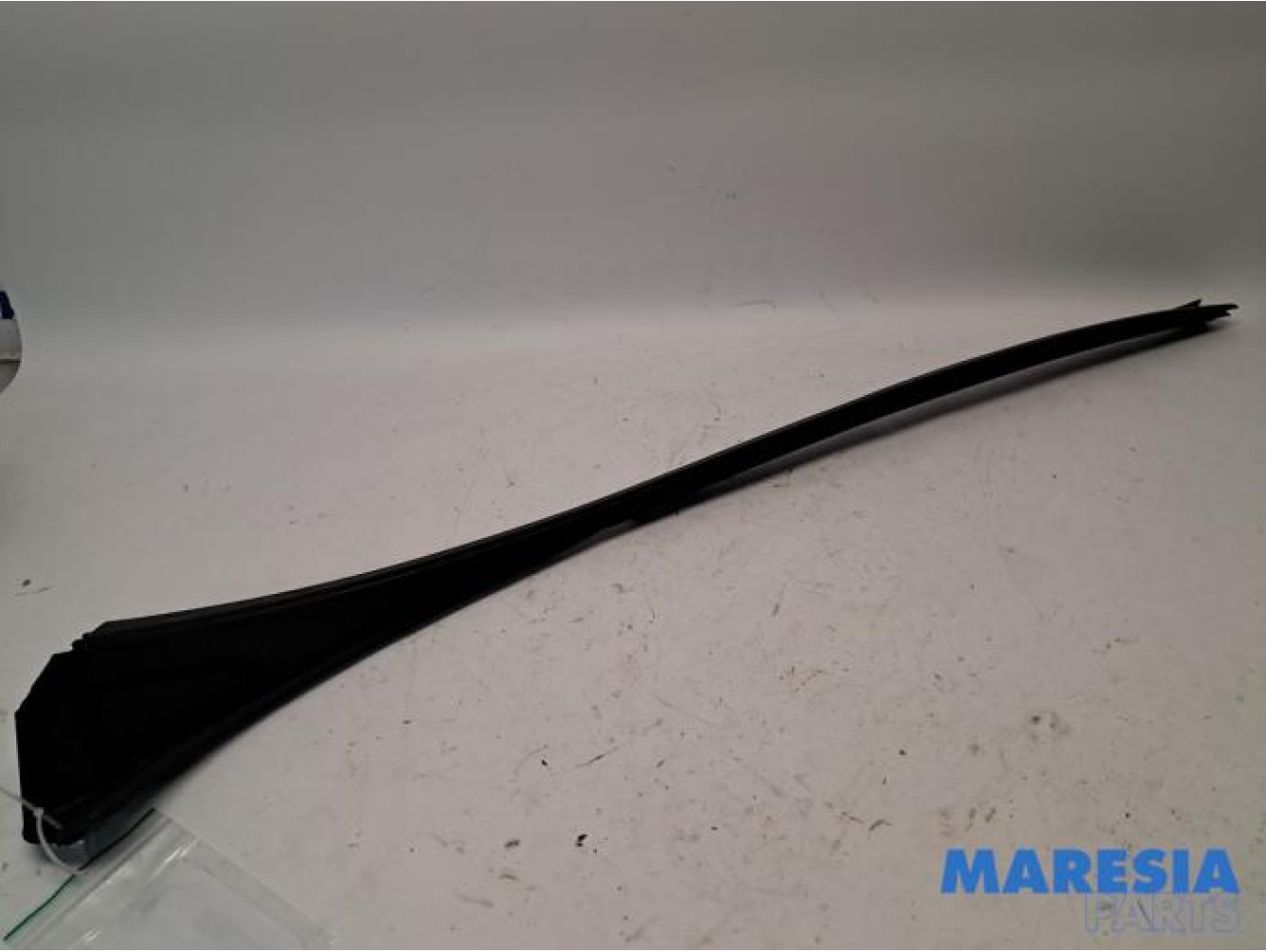 Opel - Vivaro - Frontscreen frame