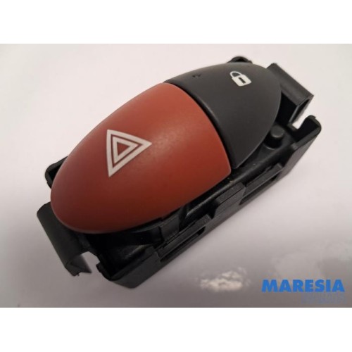 Renault - Twingo - Panic lighting switch