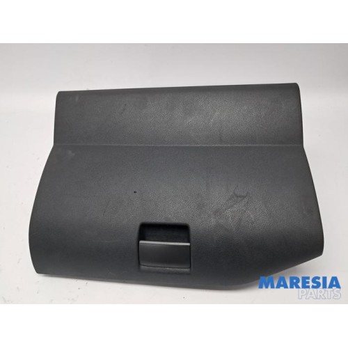 Peugeot - Partner - Glovebox