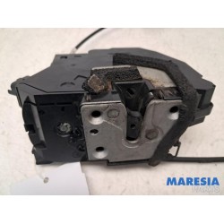 Renault - Captur - Front door lock mechanism 4-door, right