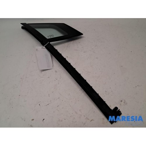 Renault - Captur - Quarter light, front right