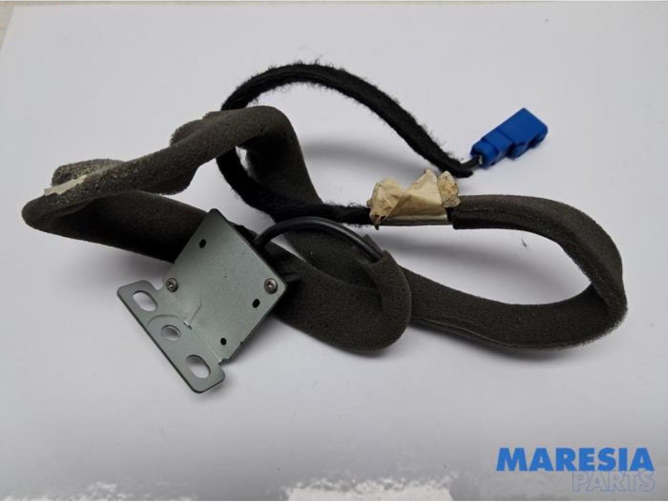 Renault - Captur - GPS antenna