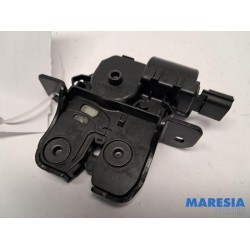 Renault - Captur - Tailgate lock mechanism