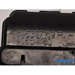 Renault - Captur - Tailgate lock mechanism