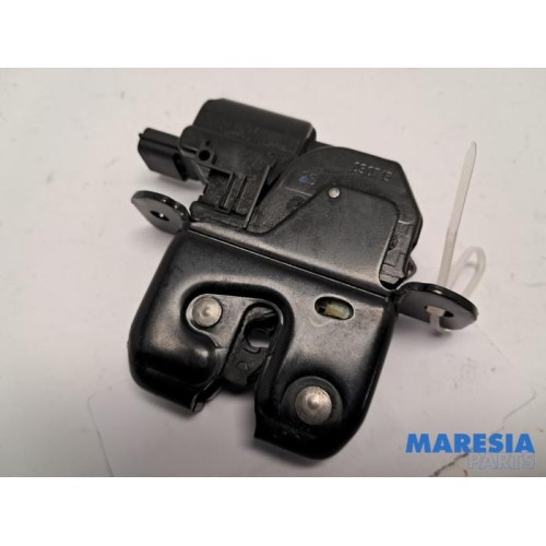 Renault - Captur - Tailgate lock mechanism