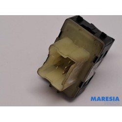 Renault - Captur - Electric window switch