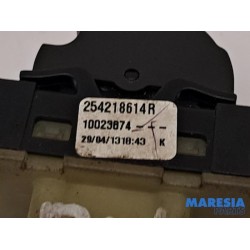 Renault - Captur - Electric window switch