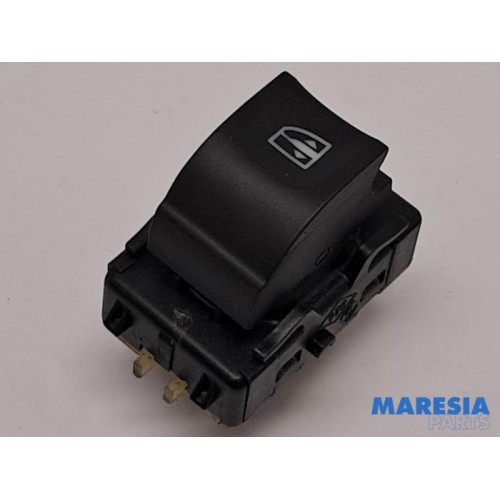 Renault - Captur - Electric window switch