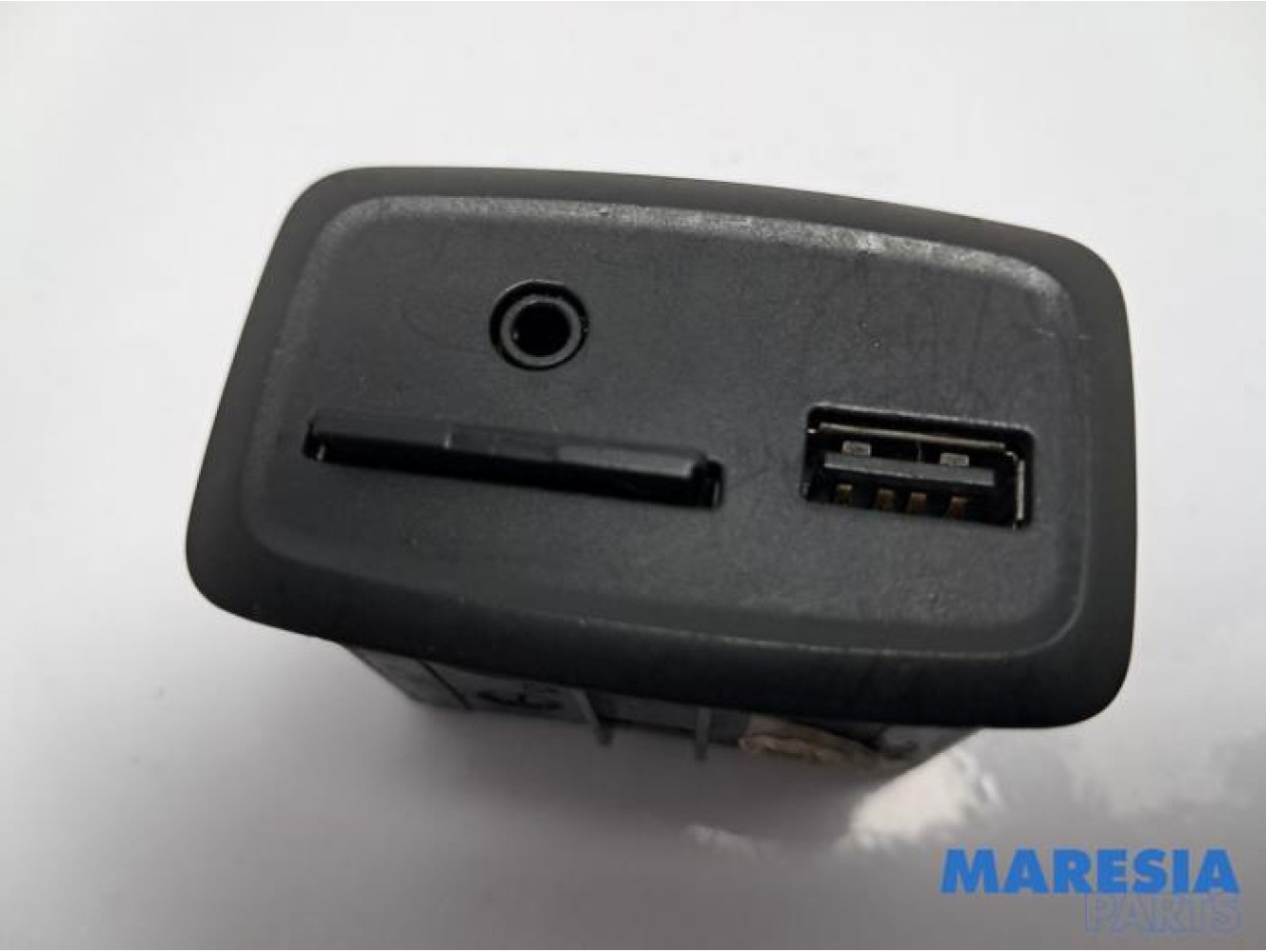 Renault - Captur - AUX / USB connection