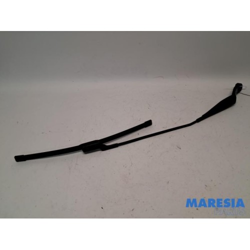 Peugeot - 308 - Front wiper arm