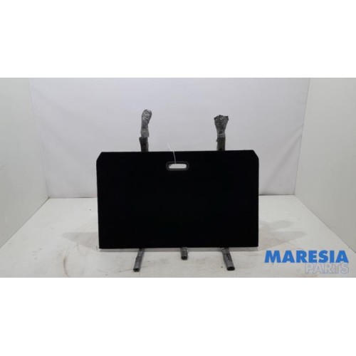 Renault - Captur - Floor panel load area
