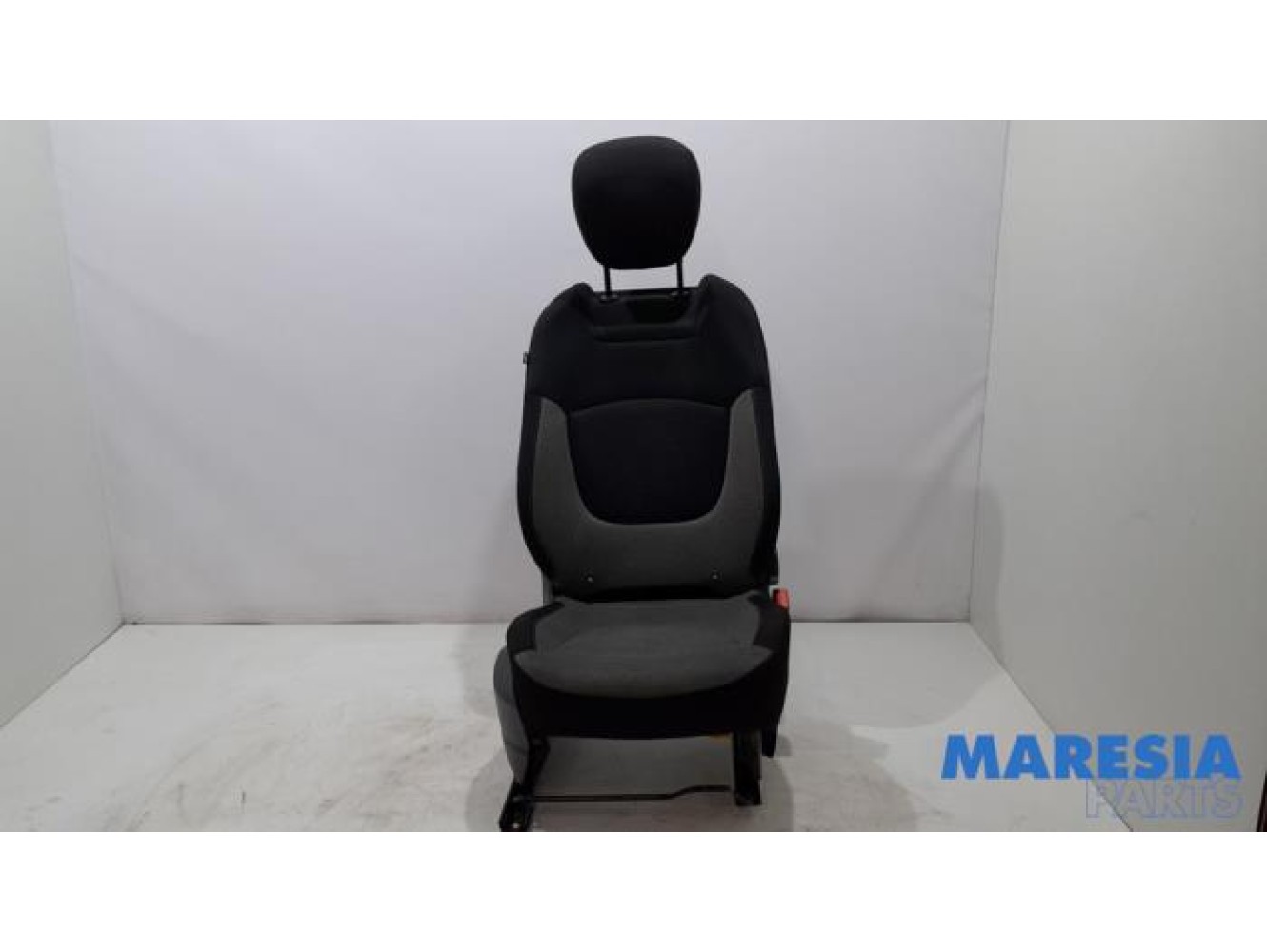 Renault - Captur - Seat, right