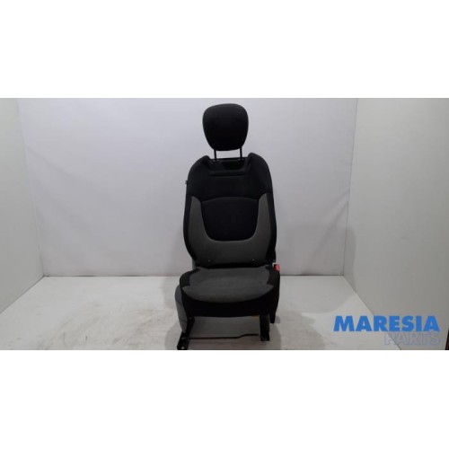 Renault - Captur - Seat, right
