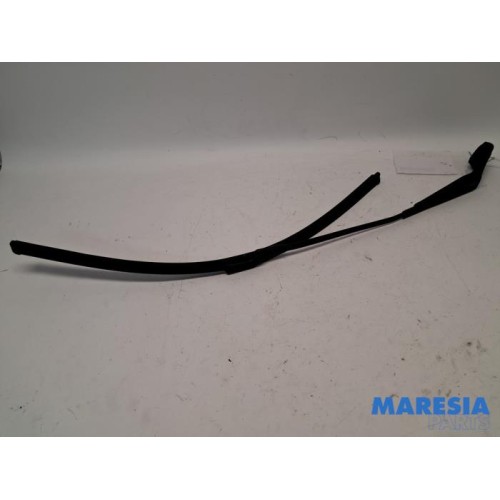 Citroen - C4 Grand Picasso - Front wiper arm