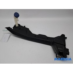 Citroen - C4 Grand Picasso - Front windscreen washer reservoir