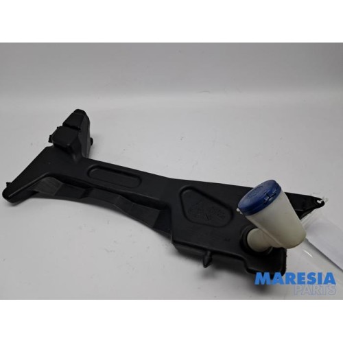 Citroen - C4 Grand Picasso - Front windscreen washer reservoir