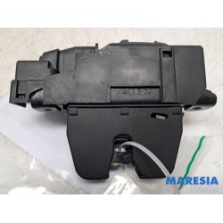 Peugeot - 308 - Tailgate lock mechanism