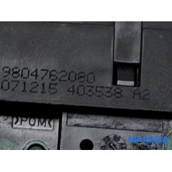 Peugeot - 308 - Tailgate lock mechanism