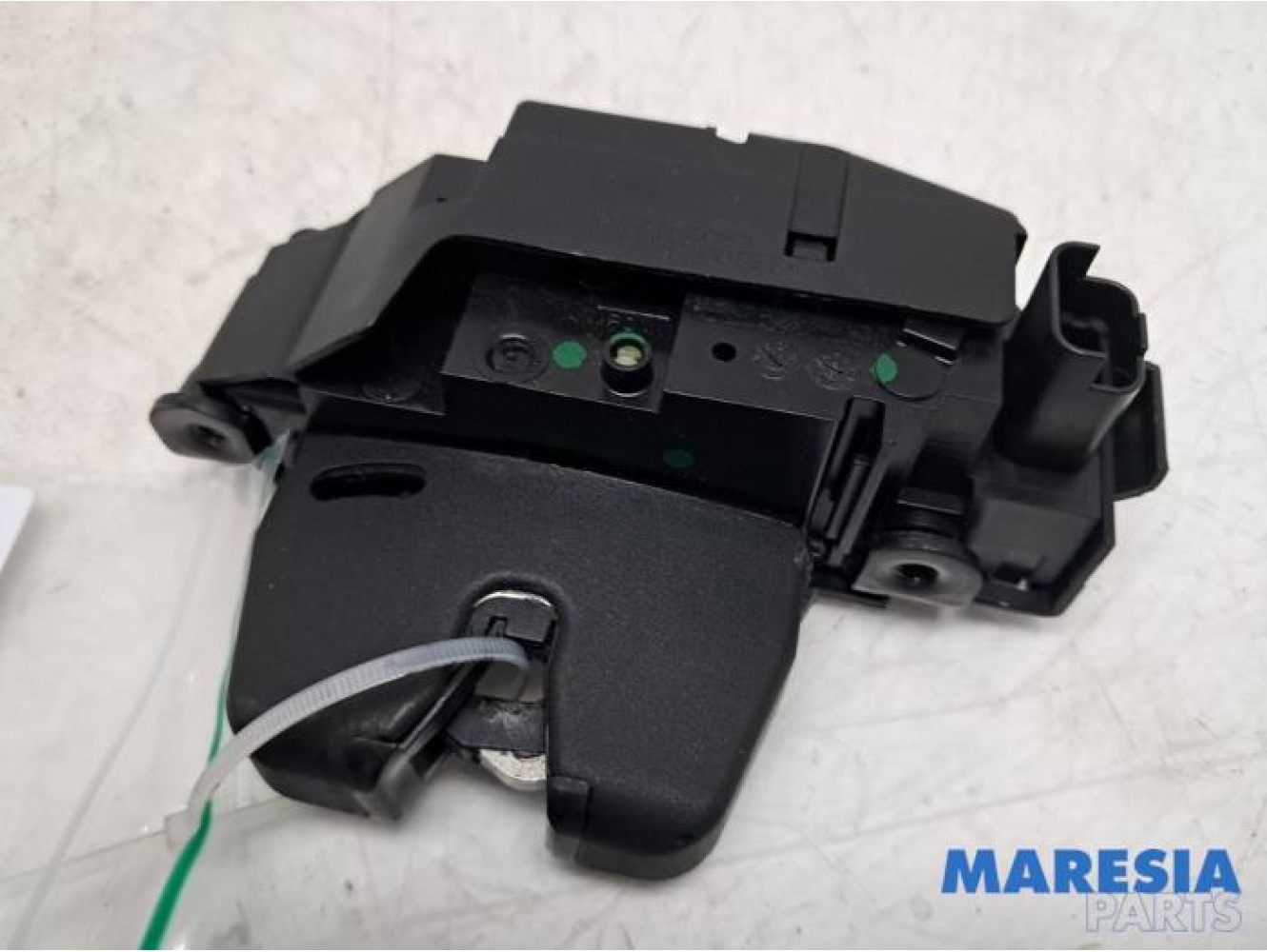 Peugeot - 308 - Tailgate lock mechanism