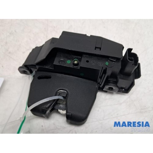 Peugeot - 308 - Tailgate lock mechanism