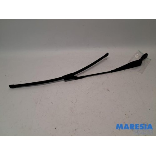 Renault - Twingo - Front wiper arm
