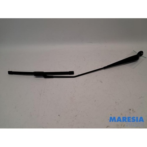 Renault - Twingo - Front wiper arm