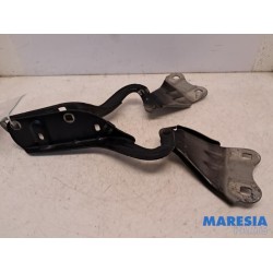 Renault - Twingo - Bonnet Hinge