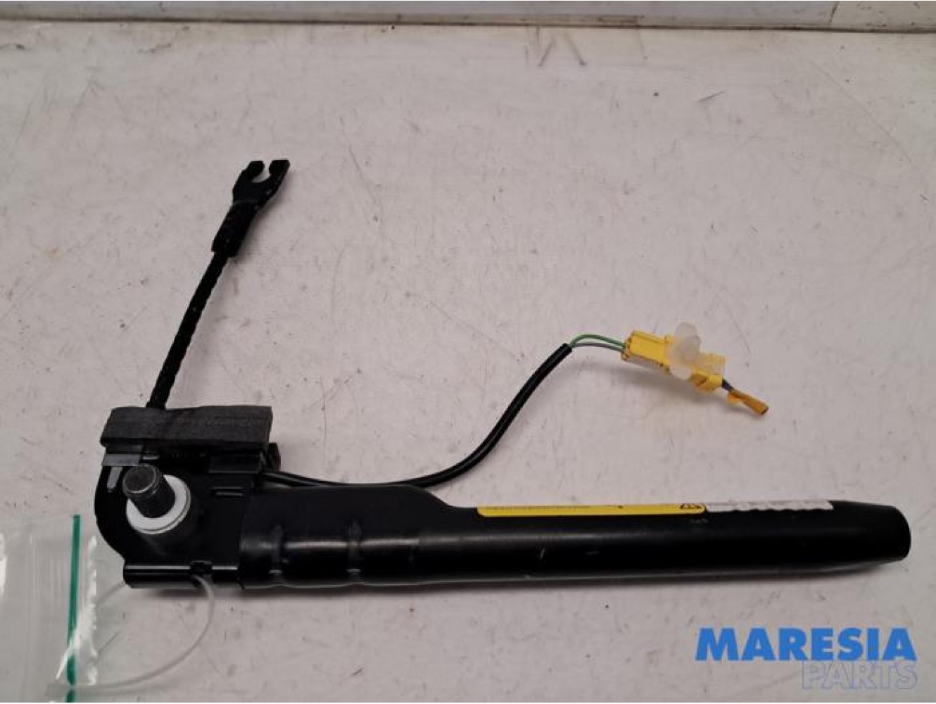Fiat - 500 - Seatbelt tensioner, right