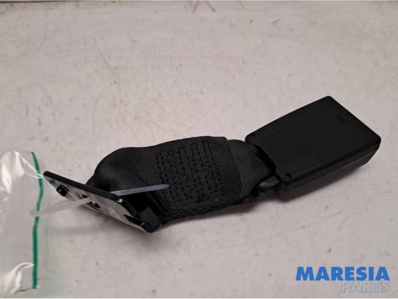 Fiat - 500 - Insertion ceinture de sécurité arrière droite
