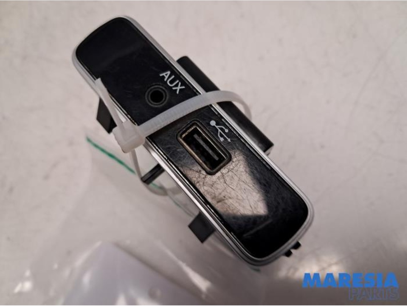Fiat - 500 - AUX / USB connection