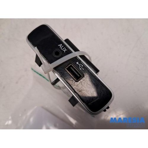 Fiat - 500 - AUX/USB aansluiting