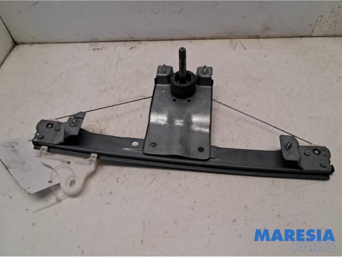 Renault - Clio - Rear door window mechanism 4-door, right