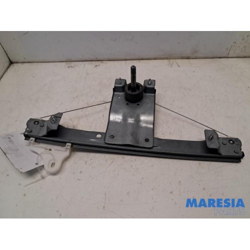 Renault - Clio - Rear door window mechanism 4-door, right