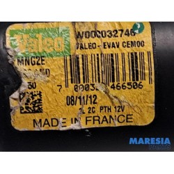 Renault - Clio - Front wiper motor