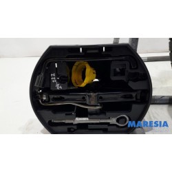 Citroen - C4 - Krikset + reservewiel