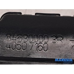 Renault - Clio - Tailgate lock mechanism