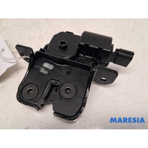 Renault - Clio - Tailgate lock mechanism