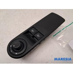 Renault - Clio - Multi-functional window switch