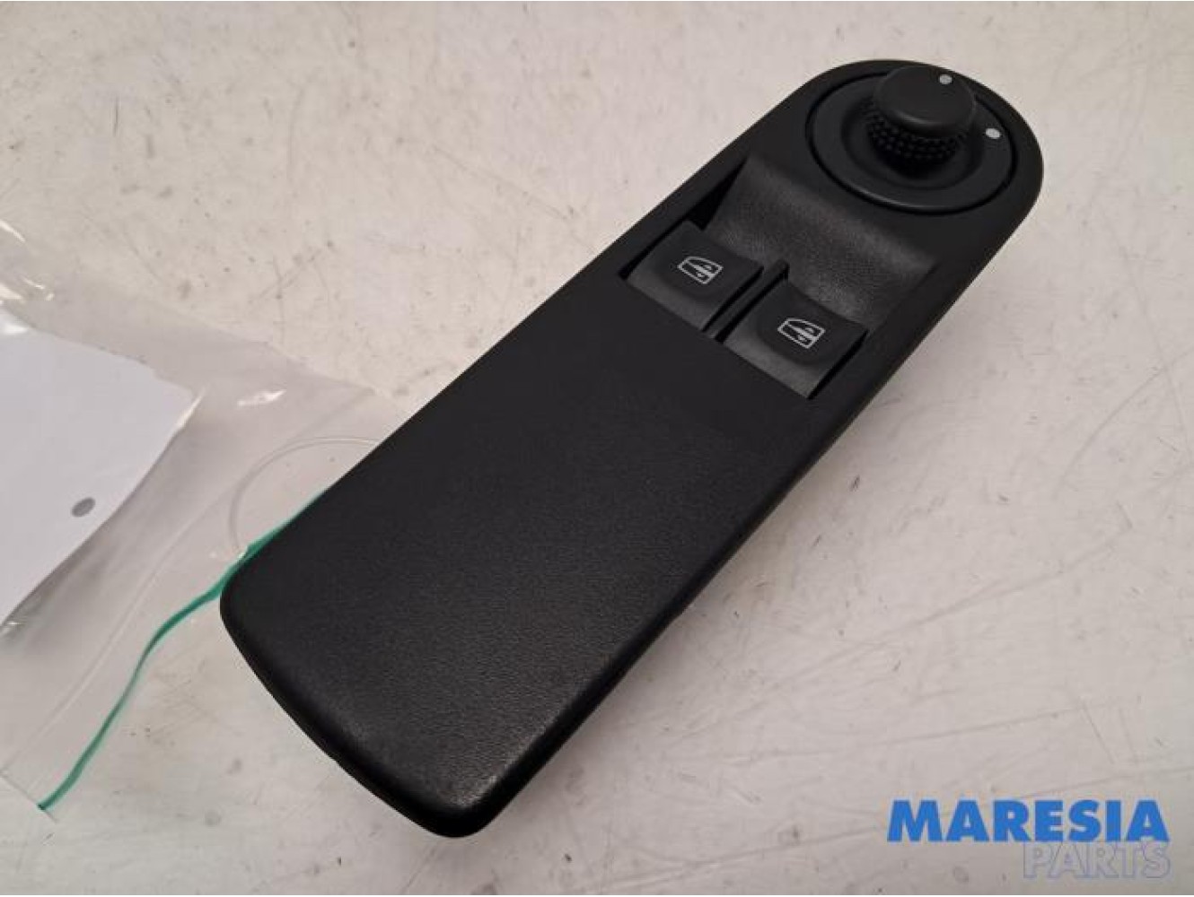 Renault - Clio - Multi-functional window switch