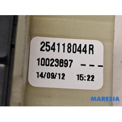 Renault - Clio - Multi-functional window switch