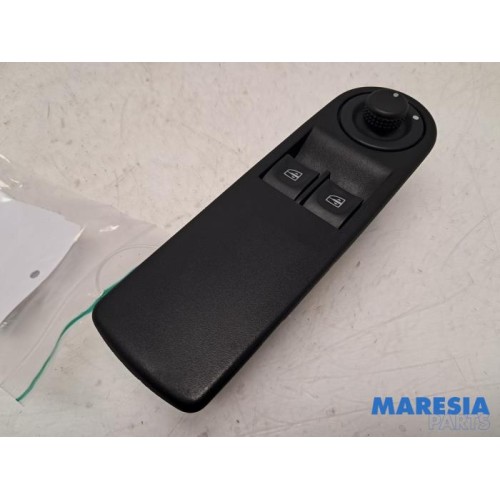 Renault - Clio - Multi-functional window switch